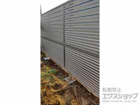 のフェンス・柵 ミエーネフェンス 目隠しルーバータイプ 2段支柱 自立建て用（パネル2段） 施工例