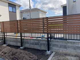 のフェンス・柵 モクアルフェンス 横板タイプ 2段支柱 自立建て用 施工例