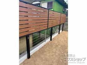 Value Selectのフェンス・柵・塀 モクアルフェンス 横板タイプ 2段支柱 自立建て用（上段のみ） 施工例
