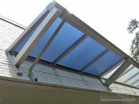 YKKAPのバルコニー屋根 ソラリア F型 ルーフタイプ 単体積雪～20cm対応 施工例