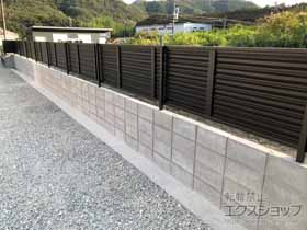 のフェンス・柵 ミエーネフェンス 目隠しルーバータイプ 自由柱施工 施工例