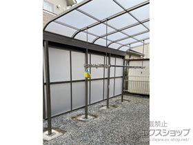 のテラス屋根 スピーネ R型 テラスタイプ 単体 積雪〜20cm対応＋吊下げ物干しBセット　長さ：ロング＋前面スクリーン*2段仕様 施工例