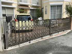 のカーゲート アルシャインII PG型R(ペットガード) Cタイプ  両開き 680W※センターレール無し 施工例