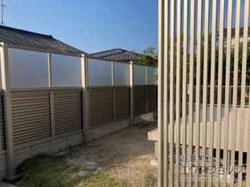 のフェンス・柵 ミエーネフェンス 目隠しルーバータイプ ※柱別途 施工例