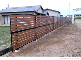 のフェンス・柵 モクアルフェンス 横板タイプ 2段支柱 自立建て用（パネル2段） 施工例