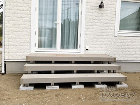 のウッドデッキ リウッドデッキ 200＋段床セット　<正面タイプ2段> 施工例