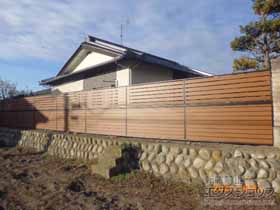 のフェンス・柵 モクアルフェンス 2段支柱 自立建て用 施工例