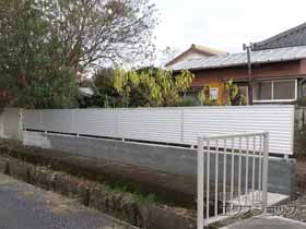 のフェンス・柵 ミエーネフェンス 目隠しルーバータイプ　自由柱施工 施工例