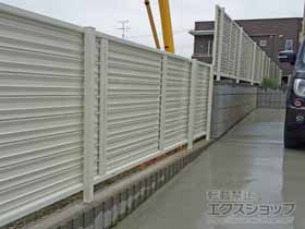 のフェンス・柵 ミエーネフェンス 目隠しルーバータイプ　自由柱施工 施工例