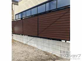 のフェンス・柵 ルシアスフェンスF02型 横目隠し 木調カラー 自由柱施工 施工例