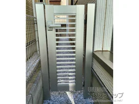 YKKAPの門扉 シンプレオ門扉9型 横粗格子 片開き 門柱使用 施工例