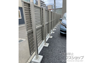 のフェンス・柵 ミエーネフェンス 目隠しルーバータイプ 2段支柱 自立建て用 施工例