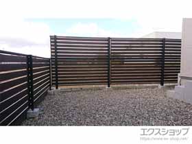 のフェンス・柵 モクアルフェンス 横板タイプ 2段支柱 自立建て用+自由柱施工 施工例