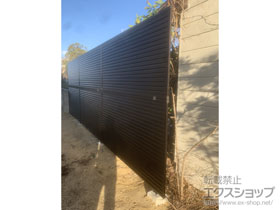 のフェンス・柵 シンプレオフェンス13F型 ルーバー　自立建て用（パネル2段） 施工例