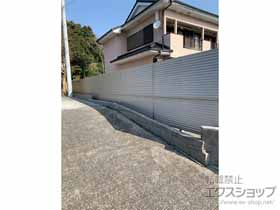 のフェンス・柵 ミエーネフェンス 目隠しルーバータイプ 2段支柱 自立建て用 施工例