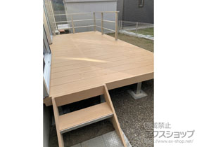 のウッドデッキ リウッドデッキ 200+リウッドステップ5型 Sタイプ(2段)×1セット+ルシアスデッキフェンスB03型＜横格子2本タイプ＞ 施工例