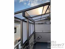 のバルコニー・ベランダ屋根 スピーネ F型 屋根タイプ 単体 積雪〜20cm対応＋吊り下げ物干しAセット 標準2本入り×1セット＋前面スクリーン *1段 施工例