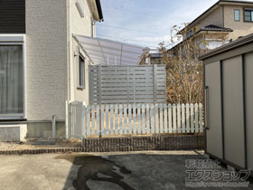 のフェンス・柵 ルシアスフェンスF04型 横板 木目カラー 上段のみ設置 自立建て用 施工例
