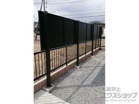 のフェンス・柵 モクアルフェンス 目隠しタイプ 上段のみ設置 自立建て用 施工例