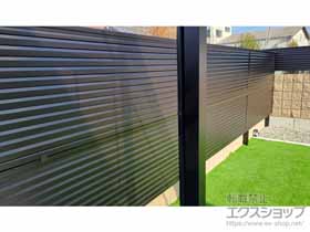 のフェンス・柵 ミエーネフェンス 目隠しルーバータイプ 2段支柱 自立建て用（パネル2段） 施工例