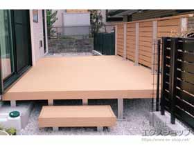 のウッドデッキ リウッドデッキ 200+独立式リウッドステップ2型+ルシアスデッキフェンスA01型<横板格子タイプ> 施工例