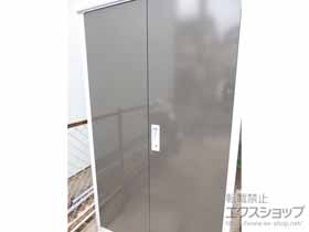 の物置・屋外倉庫 アイビーストッカー 1100×515×1903（BJX-115E） BJX-115E-EB 施工例