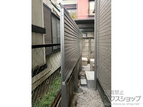 のフェンス・柵 ミエーネフェンス 目隠しルーバータイプ 上段のみ設置 自立建て用 施工例