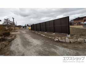 のフェンス・柵 ミエーネフェンス 目隠しルーバータイプ 2段支柱 自立建て用 施工例