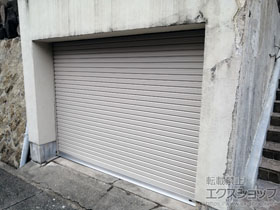 のガレージシャッター プラテアII スチールタイプ 内蔵 電動式 ※内付け 施工例