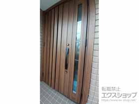 の玄関ドア リシェント玄関ドア3 断熱K4仕様 親子仕様(ランマ無)外観左吊元 G14型 ※手動仕様+下枠巾木（小）／スペーサーセット（1mm・3mm・5mm）／下枠段差緩和材（ステンレス） 施工例