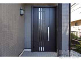 の玄関ドア リシェント玄関ドア3 断熱K4仕様 親子仕様(ランマ無)外観左吊元 M27型 ※タッチキー仕様(リモコンタイプ) 施工例
