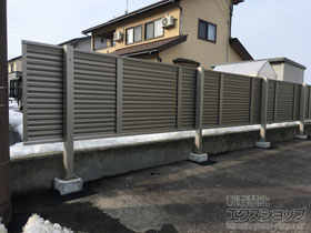 のフェンス・柵 ミエーネ目隠しルーバーフェンス 上段のみ設置 自立建て用 施工例