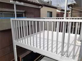 LIXIL リクシル(トステム)のバルコニー・ベランダ ビューステージHスタイル 縦太格子 単体 柱建て式 施工例
