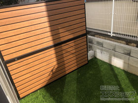 のフェンス・柵 モクアルフェンス 目隠しタイプ 2段支柱 自立建て用 施工例