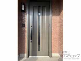 の玄関ドア リシェント玄関ドア3 アルミ仕様 片開き仕様(ランマ無)外観右吊元 C12N型 ※手動仕様 施工例