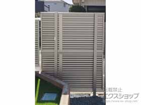 のフェンス・柵 ミエーネフェンス 目隠しルーバータイプ 2段支柱 自立建て用 施工例