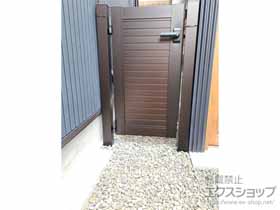 の門扉 【特注】シンプレオ門扉5型 横目隠し 片開き 門柱使用 施工例