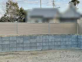 のフェンス・柵 ルシアスフェンスF05型 横ルーバー　自由柱施工 施工例