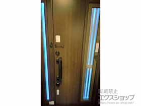 の玄関ドア リシェント玄関ドア3 断熱K4仕様 親子仕様(ランマ無)外観左吊元 M83型 ※FamiLock仕様 施工例
