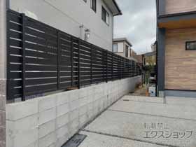 のフェンス・柵 モクハイフェンス アルミ色タイプ　フリーポールタイプ 施工例