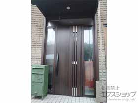 の玄関ドア リシェント玄関ドア3 断熱K4仕様 両袖仕様(ランマ付)R M83型 ※タッチキー仕様(リモコンタイプ) 施工例