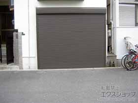 のガレージシャッター ガレージシャッタークワトロ 電動式 外部付タイプ ※外部停電時開閉機構 施工例