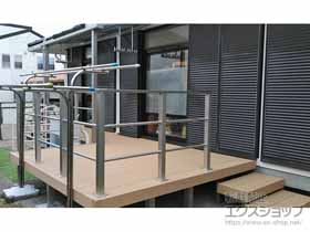 のウッドデッキ リウッドデッキ 200＋段床セット　<片側面タイプ2段>＋ルシアスデッキフェンスB03型<横格子2本タイプ> 施工例