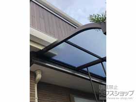 のテラス屋根 ソラリア R型 テラスタイプ 単体 積雪〜20cm対応＜外観左側＞+吊り下げ式物干し 施工例