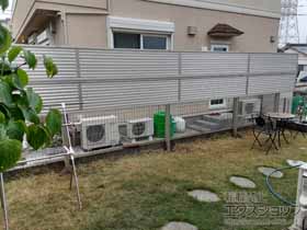 のフェンス・柵 ミエーネフェンス 目隠しルーバータイプ 2段支柱 自立建て用（パネル2段） 施工例