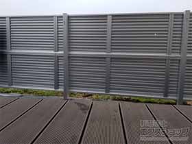 のフェンス・柵 ミエーネフェンス 目隠しルーバータイプ 2段支柱 自立建て用 施工例