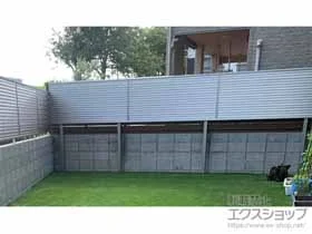 Value Selectのフェンス・柵・塀 ミエーネ目隠しルーバーフェンス 上段のみ設置 自立建て用 施工例