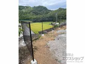 積水樹脂(セキスイ)のフェンス・柵・塀 メッシュフェンス M0　間仕切り柱施工 施工例