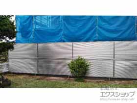 のフェンス・柵 ミエーネフェンス 目隠しルーバータイプ 2段支柱 自立建て用（パネル2段） 施工例