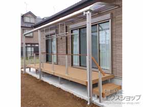 のテラス屋根 プレシオステラスII R型 テラスタイプ 連棟　積雪〜20cm対応＋吊り下げ式物干し 施工例